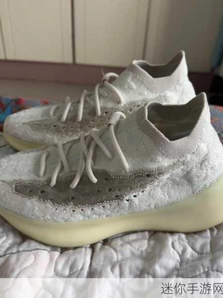 yeezy380蜜桃色和白色：全新Yeezy 380蜜桃色与白色鞋款，时尚潮流的完美结合