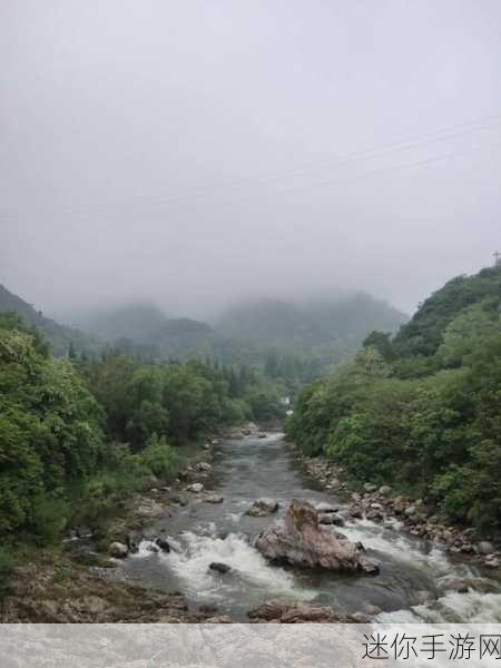 黄龙直捣溪水潺潺：黄龙奔涌直捣溪水潺潺，见证自然的奇妙之旅